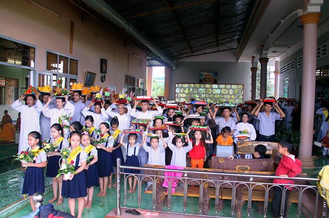 ĐăkLăc - Tịnh xá ngọc chánh lễ dâng pháp y