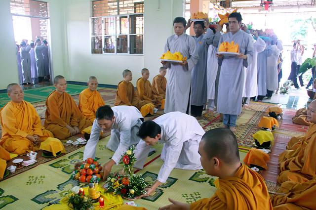 ĐăkLăc - Tịnh xá ngọc chánh lễ dâng pháp y