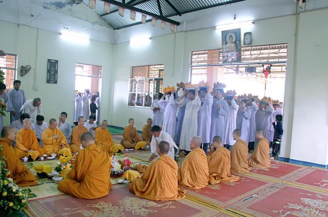 ĐăkLăc - Tịnh xá ngọc chánh lễ dâng pháp y