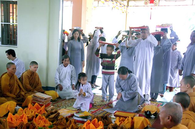 ĐăkLăc - Tịnh xá ngọc chánh lễ dâng pháp y
