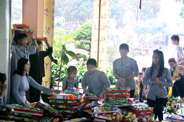 ĐăkLăc - Tịnh xá ngọc chánh lễ dâng pháp y