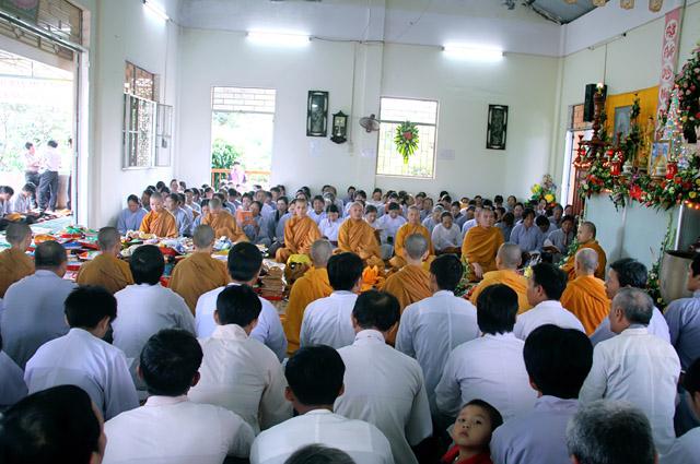 ĐăkLăc - Tịnh xá ngọc chánh lễ dâng pháp y