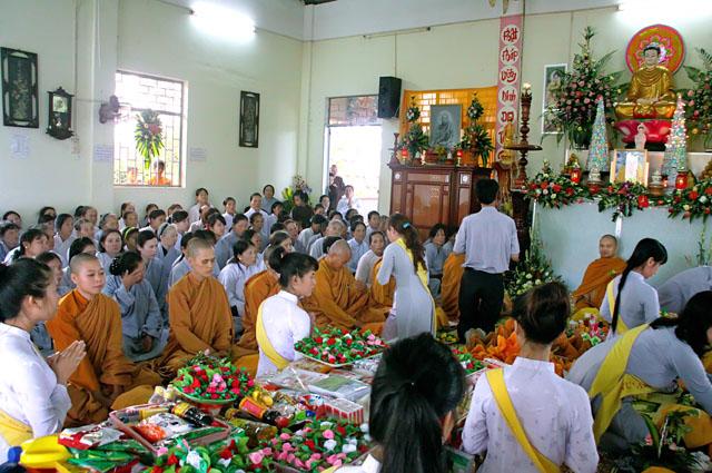 ĐăkLăc - Tịnh xá ngọc chánh lễ dâng pháp y