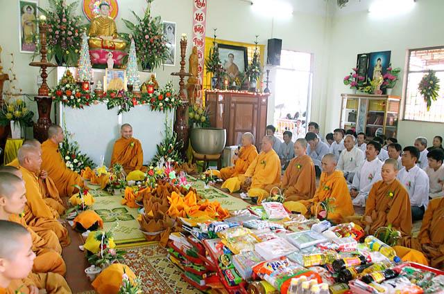 ĐăkLăc - Tịnh xá ngọc chánh lễ dâng pháp y