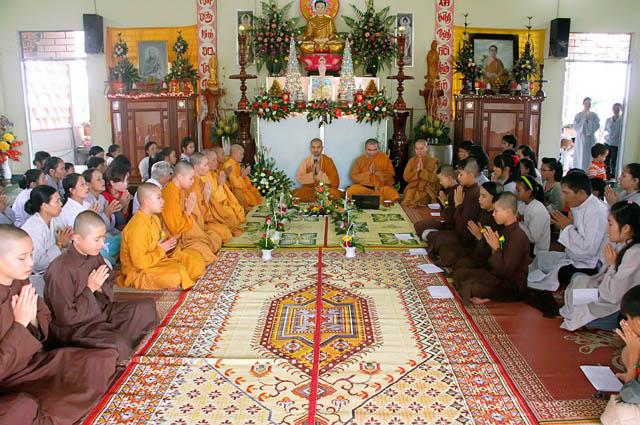ĐăkLăc - Tịnh xá ngọc chánh lễ dâng pháp y