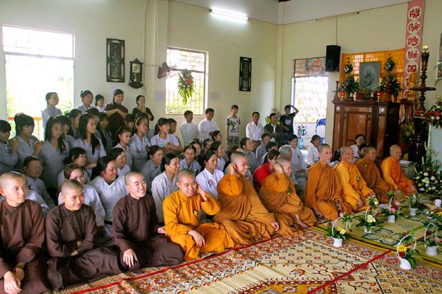 ĐăkLăc - Tịnh xá ngọc chánh lễ dâng pháp y