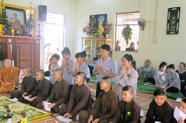 ĐăkLăc - Tịnh xá ngọc chánh lễ dâng pháp y
