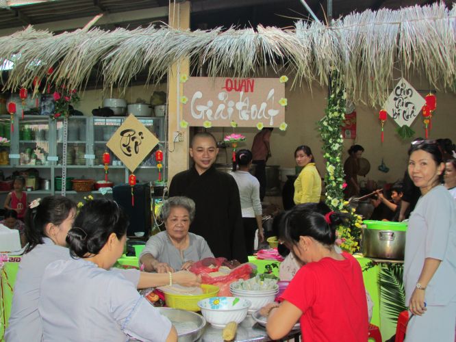 TP.HCM: Triển lãm tranh thư pháp và lễ hội ẩm thực chay tại chùa Thiên Chánh