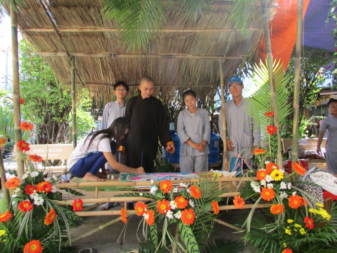 TP.HCM: Triển lãm tranh thư pháp và lễ hội ẩm thực chay tại chùa Thiên Chánh