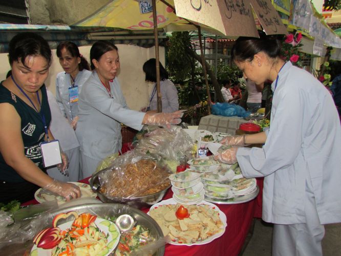 TP.HCM: Triển lãm tranh thư pháp và lễ hội ẩm thực chay tại chùa Thiên Chánh
