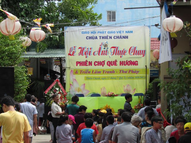 TP.HCM: Triển lãm tranh thư pháp và lễ hội ẩm thực chay tại chùa Thiên Chánh