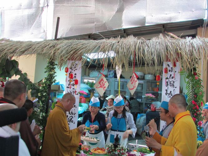 TP.HCM: Triển lãm tranh thư pháp và lễ hội ẩm thực chay tại chùa Thiên Chánh
