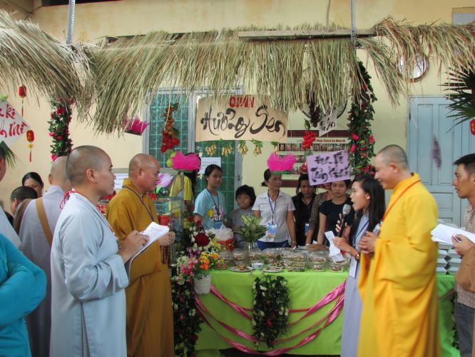 TP.HCM: Triển lãm tranh thư pháp và lễ hội ẩm thực chay tại chùa Thiên Chánh