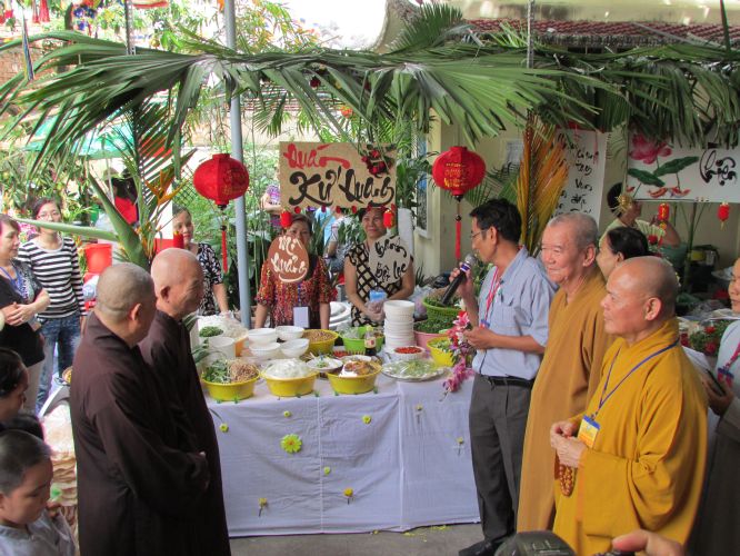 TP.HCM: Triển lãm tranh thư pháp và lễ hội ẩm thực chay tại chùa Thiên Chánh