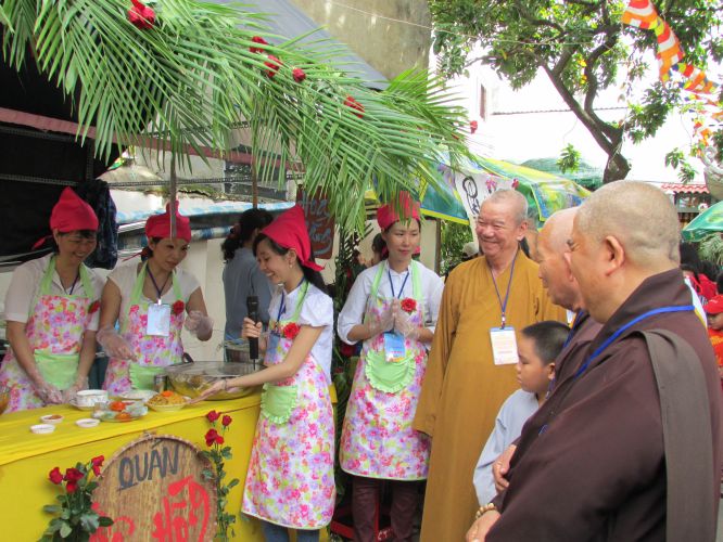 TP.HCM: Triển lãm tranh thư pháp và lễ hội ẩm thực chay tại chùa Thiên Chánh