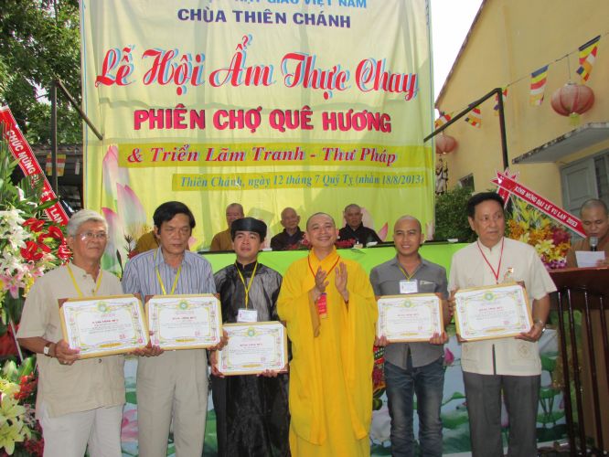 TP.HCM: Triển lãm tranh thư pháp và lễ hội ẩm thực chay tại chùa Thiên Chánh