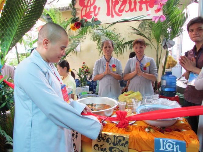 TP.HCM: Triển lãm tranh thư pháp và lễ hội ẩm thực chay tại chùa Thiên Chánh