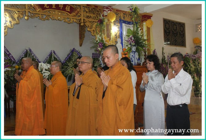 Chùm ảnh: Ban trị sự GHPGVN TP. HCM viếng giác linh HT. Thích Đạt Đạo