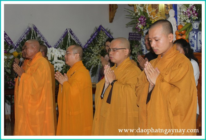 Chùm ảnh: Ban trị sự GHPGVN TP. HCM viếng giác linh HT. Thích Đạt Đạo