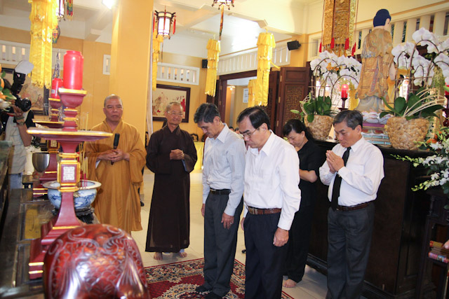 Ngày thứ nhất: Các phái đoàn viếng tang cố HT. Thích Nhật Quang