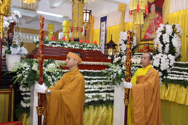 Ngày thứ nhất: Các phái đoàn viếng tang cố HT. Thích Nhật Quang