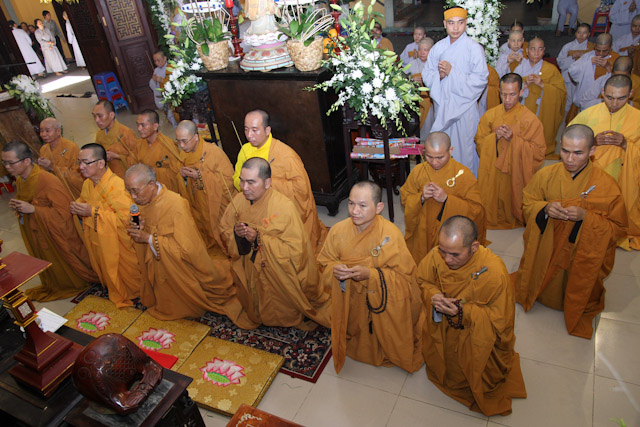 Ngày thứ nhất: Các phái đoàn viếng tang cố HT. Thích Nhật Quang