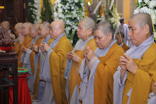 Ngày thứ nhất: Các phái đoàn viếng tang cố HT. Thích Nhật Quang