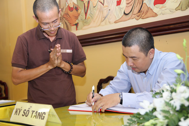 Ngày thứ nhất: Các phái đoàn viếng tang cố HT. Thích Nhật Quang