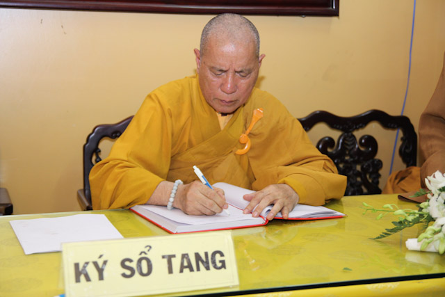 Ngày thứ nhất: Các phái đoàn viếng tang cố HT. Thích Nhật Quang