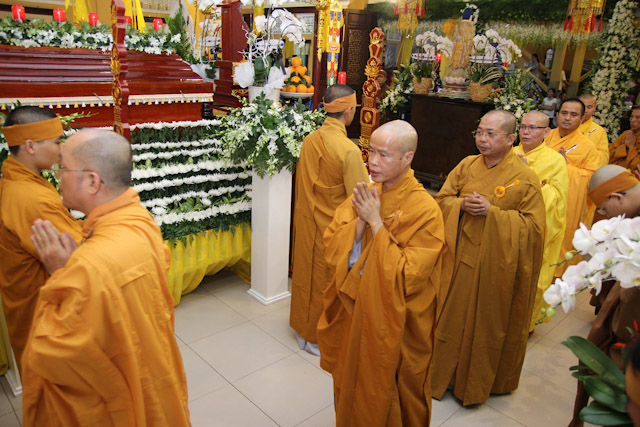 Ngày thứ nhất: Các phái đoàn viếng tang cố HT. Thích Nhật Quang