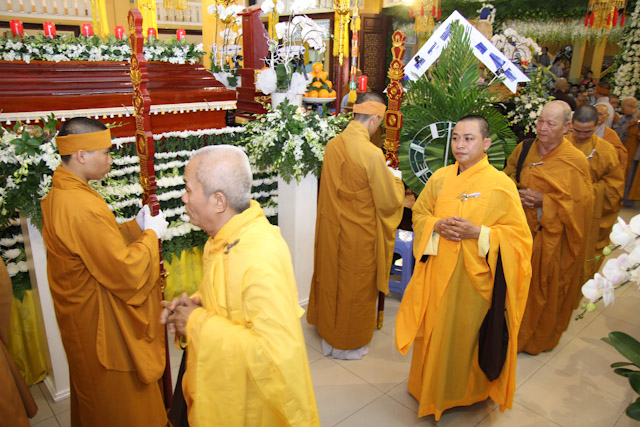 Ngày thứ nhất: Các phái đoàn viếng tang cố HT. Thích Nhật Quang