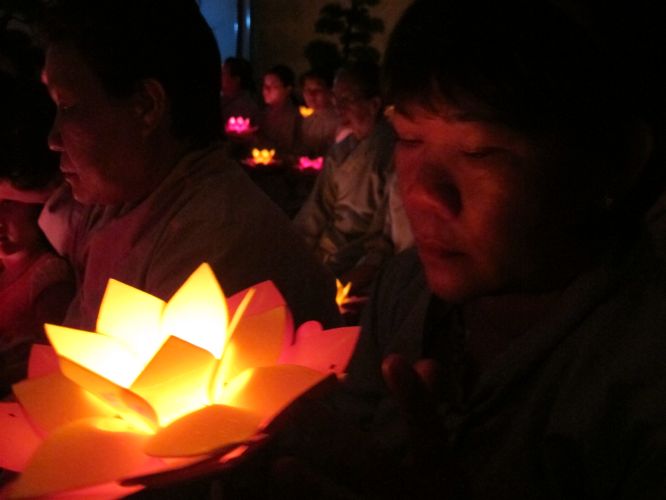Đồng Nai: Đốt nến tri ân đón mùa hiếu hạnh