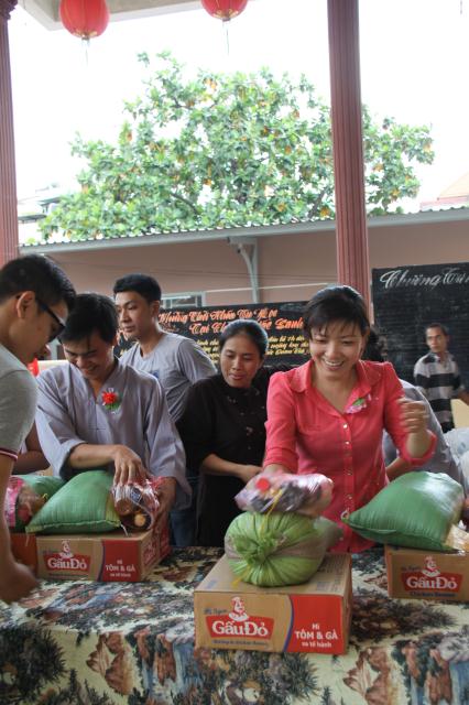 Tổ đình Giác Sanh tặng 600 phần quà từ thiện nhân mùa Vu Lan - Báo Hiếu