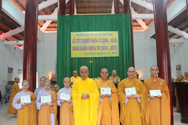 Đồng Tháp: Tốt Nghiệp Trung Cấp Phật Học Khóa VI – Khai Giảng Kháo VII