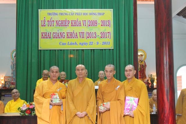 Đồng Tháp: Tốt Nghiệp Trung Cấp Phật Học Khóa VI – Khai Giảng Kháo VII