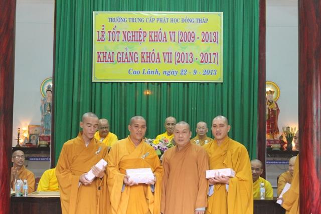Đồng Tháp: Tốt Nghiệp Trung Cấp Phật Học Khóa VI – Khai Giảng Kháo VII