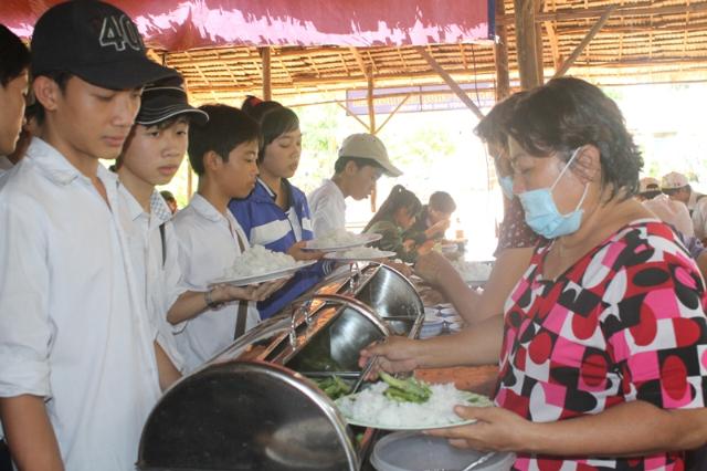 Đồng Tháp: Bếp Ăn Khuyến Học Chùa Bửu Nghiêm