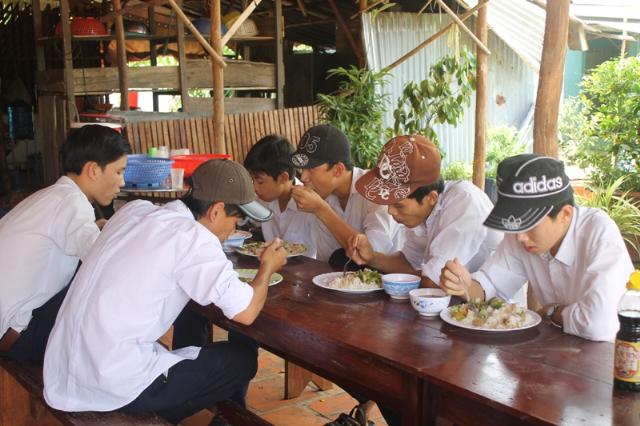 Đồng Tháp: Bếp Ăn Khuyến Học Chùa Bửu Nghiêm