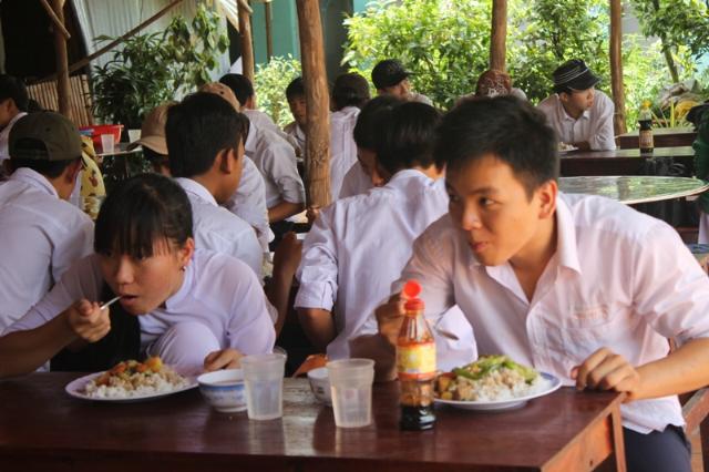 Đồng Tháp: Bếp Ăn Khuyến Học Chùa Bửu Nghiêm