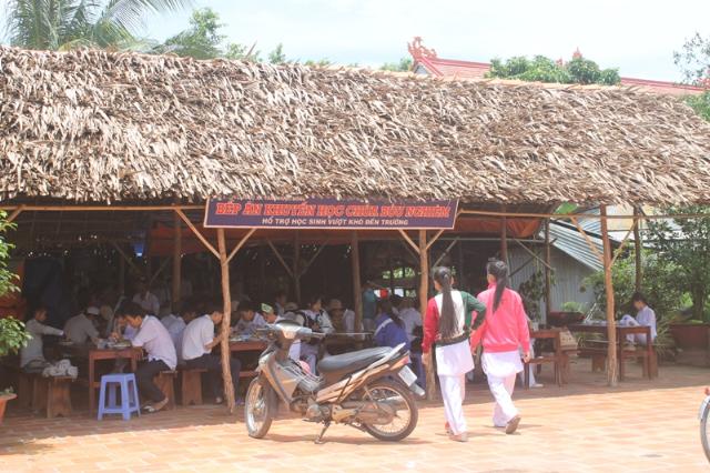 Đồng Tháp: Bếp Ăn Khuyến Học Chùa Bửu Nghiêm