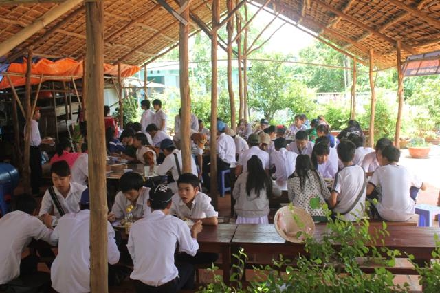 Đồng Tháp: Bếp Ăn Khuyến Học Chùa Bửu Nghiêm