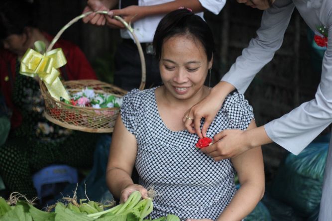 Long An: Bông hồng vào làng trong mùa Vu lan tại chùa Khánh Ninh
