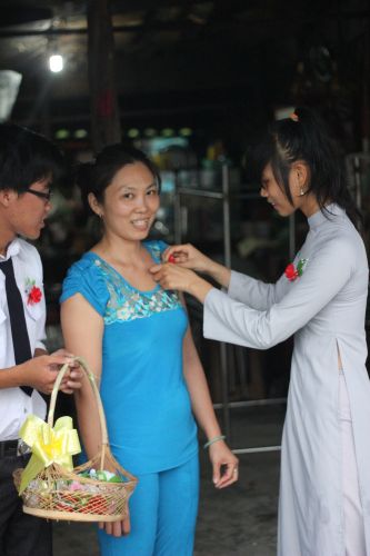 Long An: Bông hồng vào làng trong mùa Vu lan tại chùa Khánh Ninh