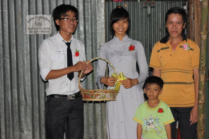 Long An: Bông hồng vào làng trong mùa Vu lan tại chùa Khánh Ninh