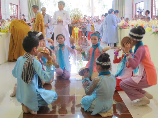 Tiền Giang: Đại lễ Vu lan Báo hiếu tại chùa Linh Bửu