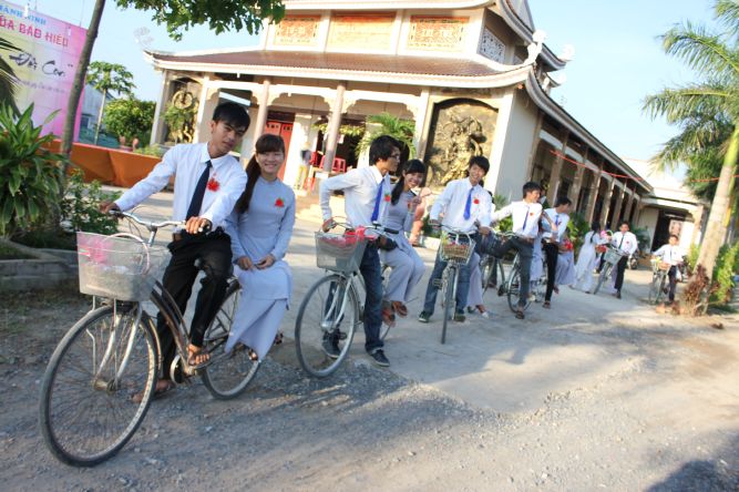 Long An: Bông hồng vào làng trong mùa Vu lan tại chùa Khánh Ninh