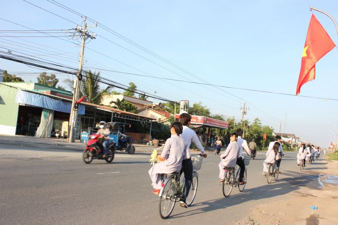 Long An: Bông hồng vào làng trong mùa Vu lan tại chùa Khánh Ninh
