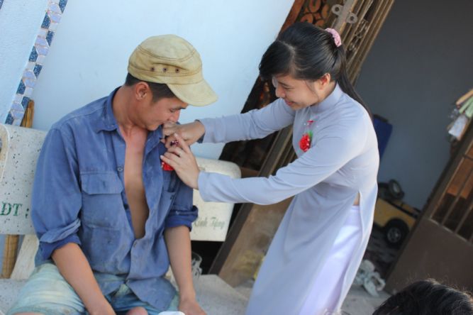 Long An: Bông hồng vào làng trong mùa Vu lan tại chùa Khánh Ninh