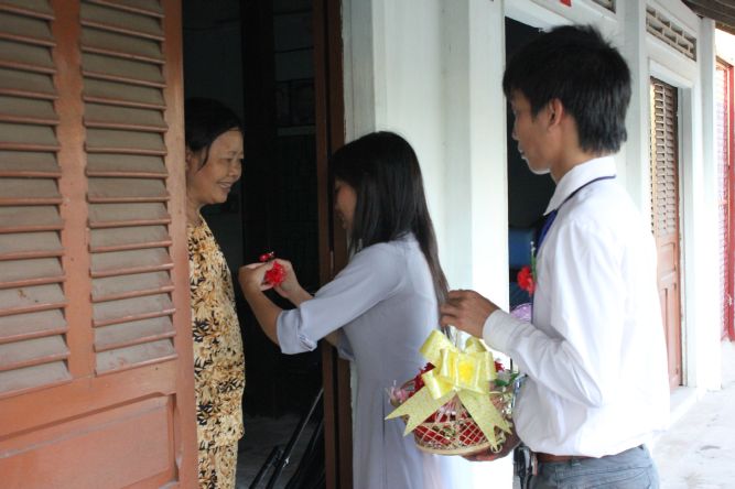 Long An: Bông hồng vào làng trong mùa Vu lan tại chùa Khánh Ninh