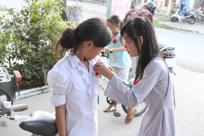 Long An: Bông hồng vào làng trong mùa Vu lan tại chùa Khánh Ninh